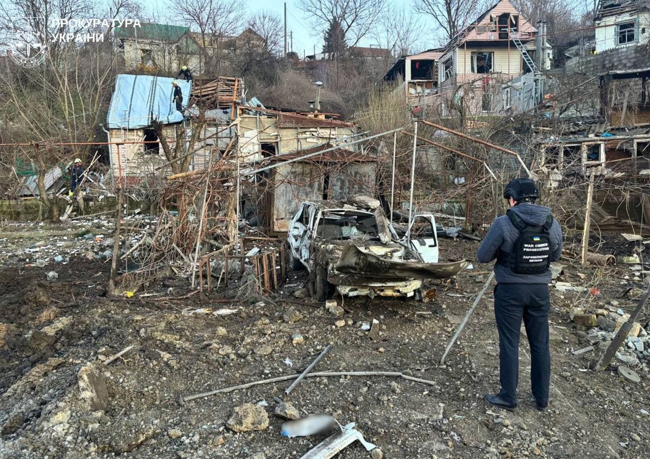 Russia strikes Zaporizhzhia with guided bombs, injuring 13, including children