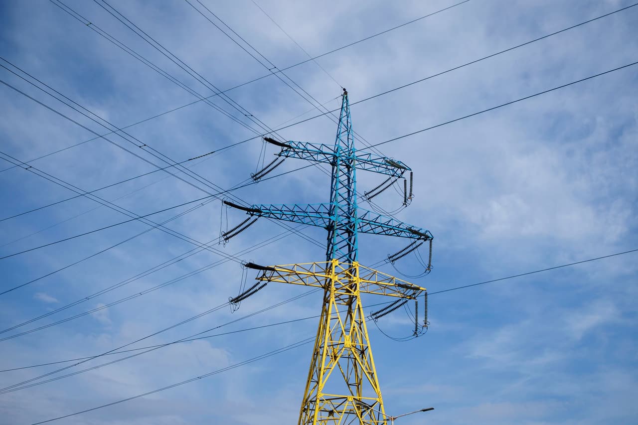 Ukraine's electricity imports fall as crisis fades