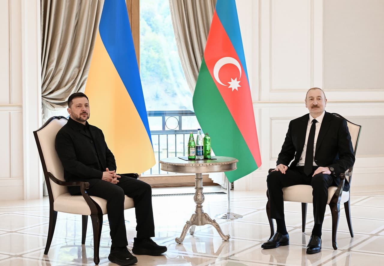 Zelensky signs cooperation deals with Aliyev during first wartime visit to Azerbaijan