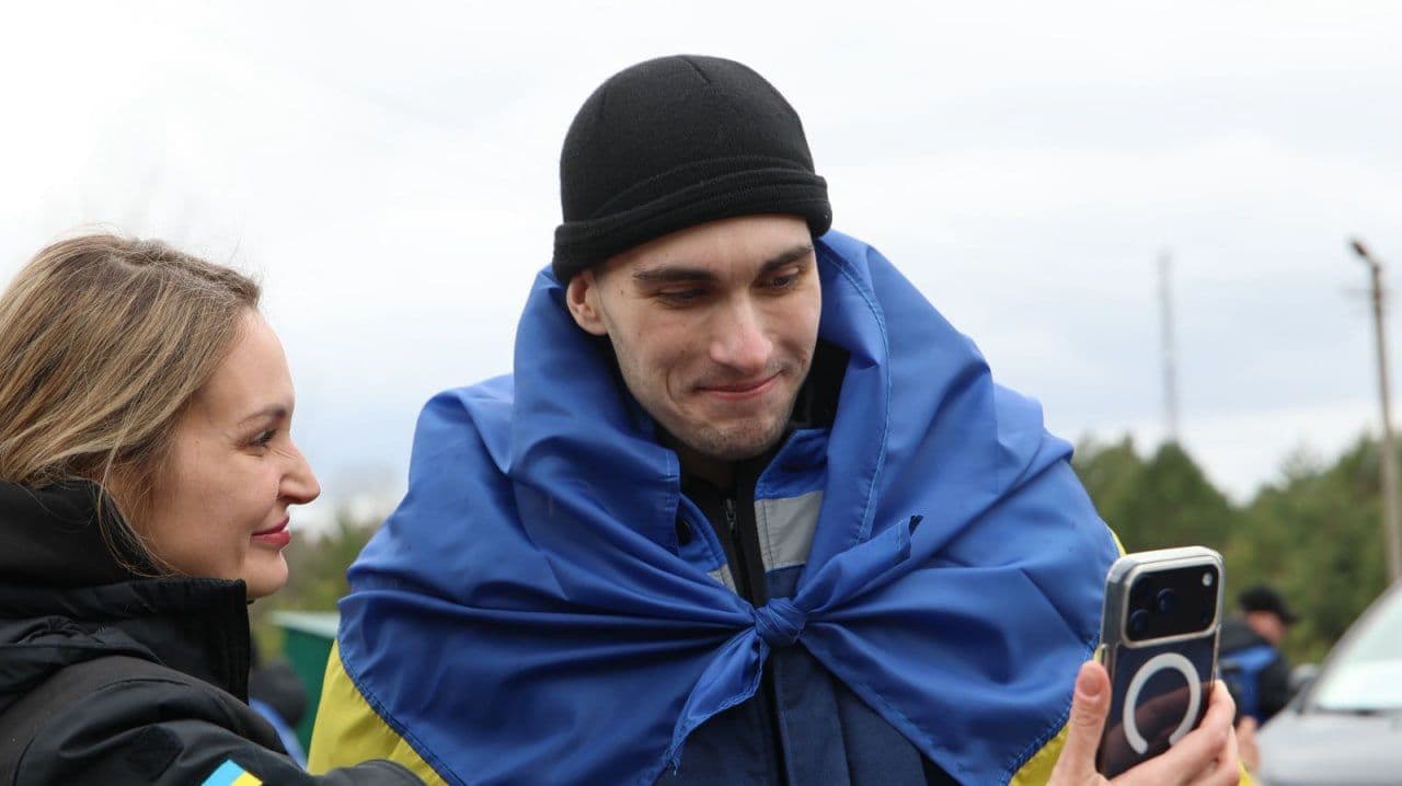 Ukraine brings home 175 POWs in Easter Eve swap with Russia