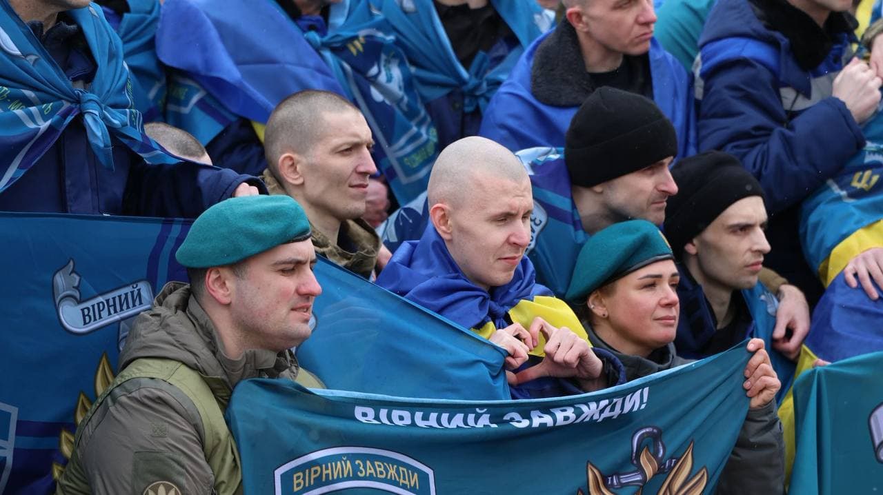 Ukraine brings home 175 POWs in Easter Eve swap with Russia
