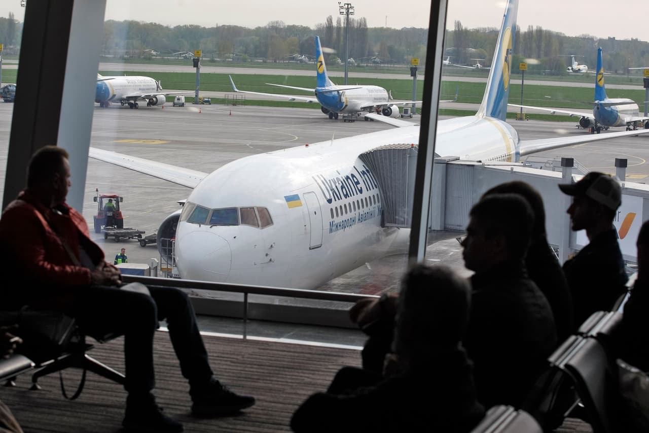 Ukraine pushes Russia toward 'airport ceasefire,' but questions remain