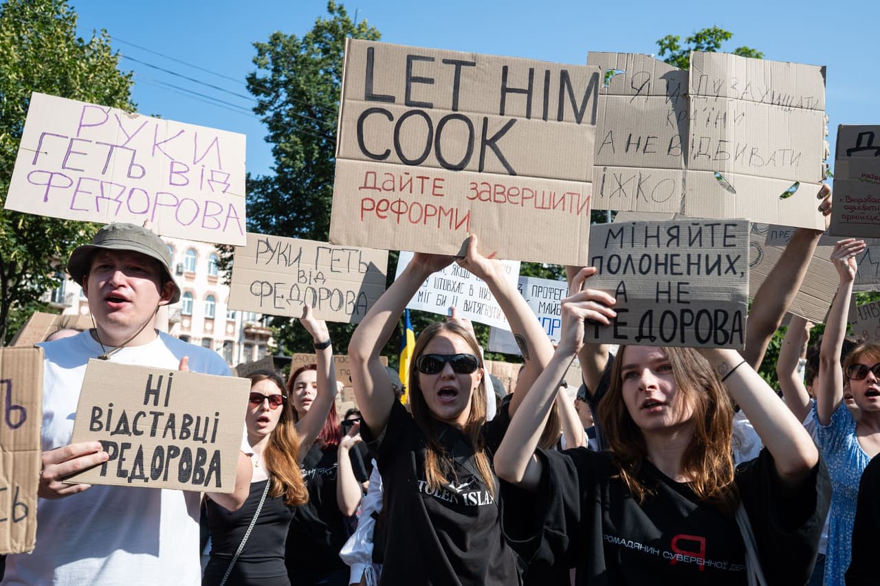 Thousands rally in Kyiv, other cities against Defense Minister Fedorov's dismissal, demand reappointment