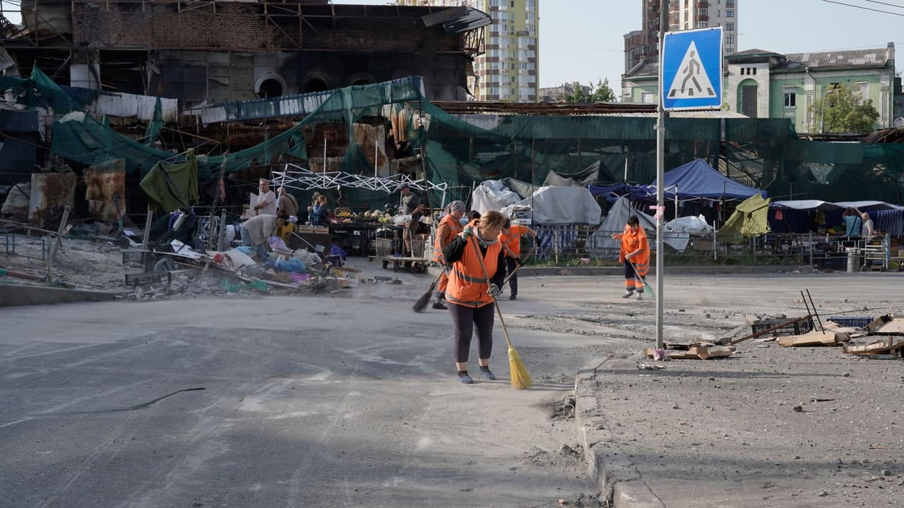 Explosions in Kyiv as Russia launches daytime ballistic missile attack