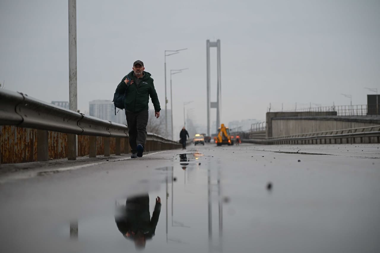 Russian ballistic missiles hit Kyiv university, major bridge, medical centers, — 1 dead, 15 injured