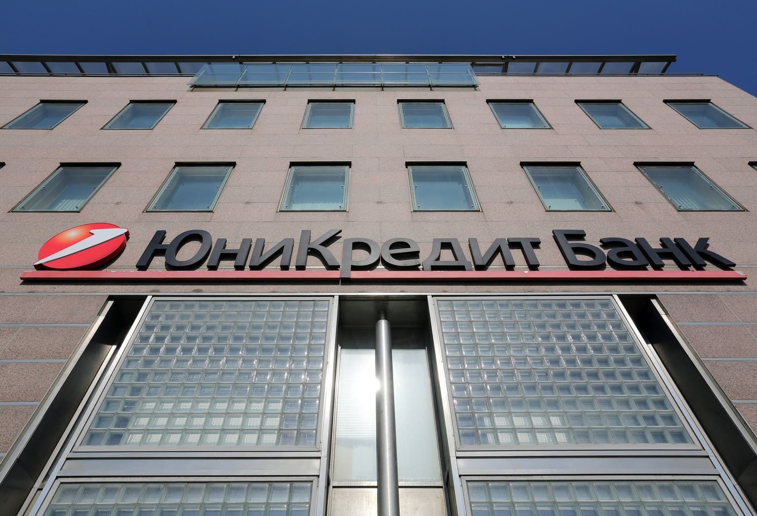 Putin allows Italy's UniCredit banking group to reorganize, sell Russian subsidiary
