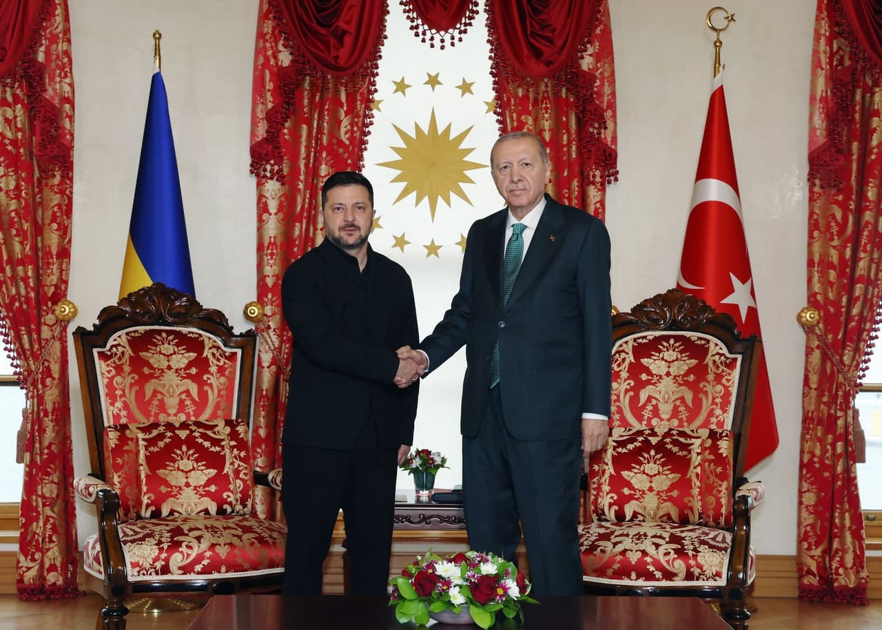 Zelensky arrives in Istanbul for 'important talks' with Turkey's Erdogan