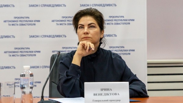 Prosecutor general vows to step up 200 criminal cases against top oligarch over his media attacks