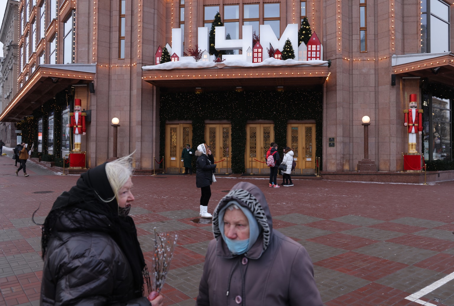 In Kyiv, businesses stay put despite threat of Russian invasion