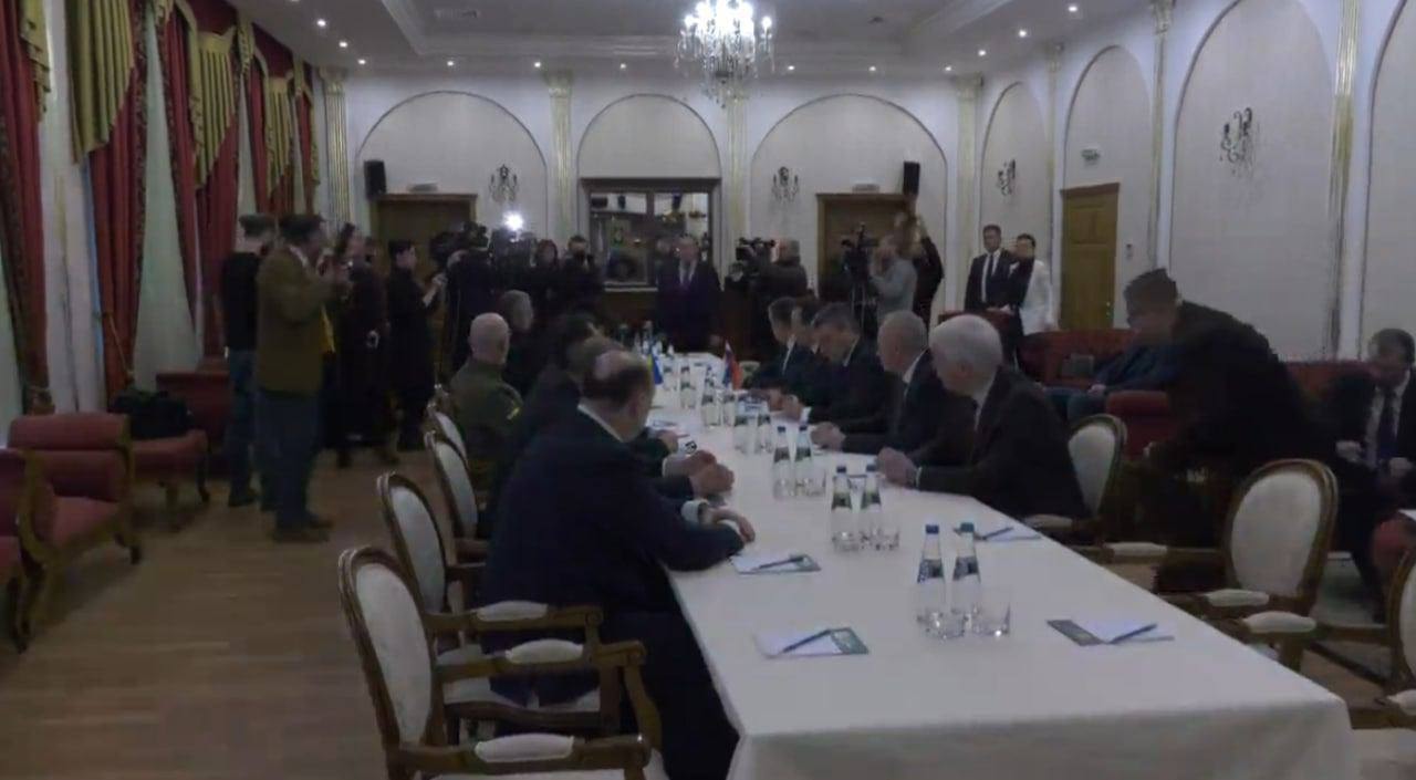 First round of Ukraine-Russia negotiations inconclusive as casualties pile up