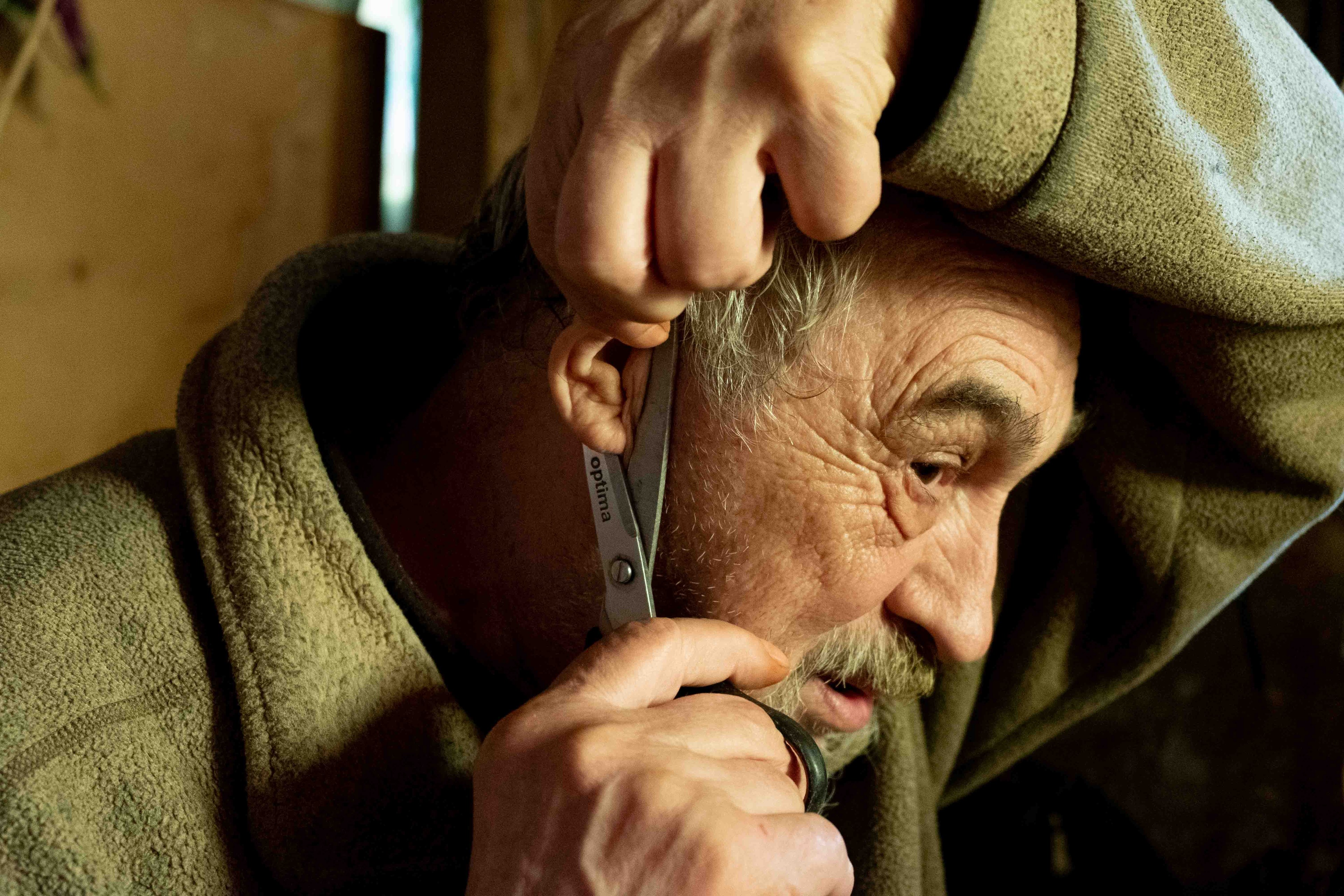 Waterboarding, electrocution and a kidnapped son: Ex-general tells of torture in Kherson