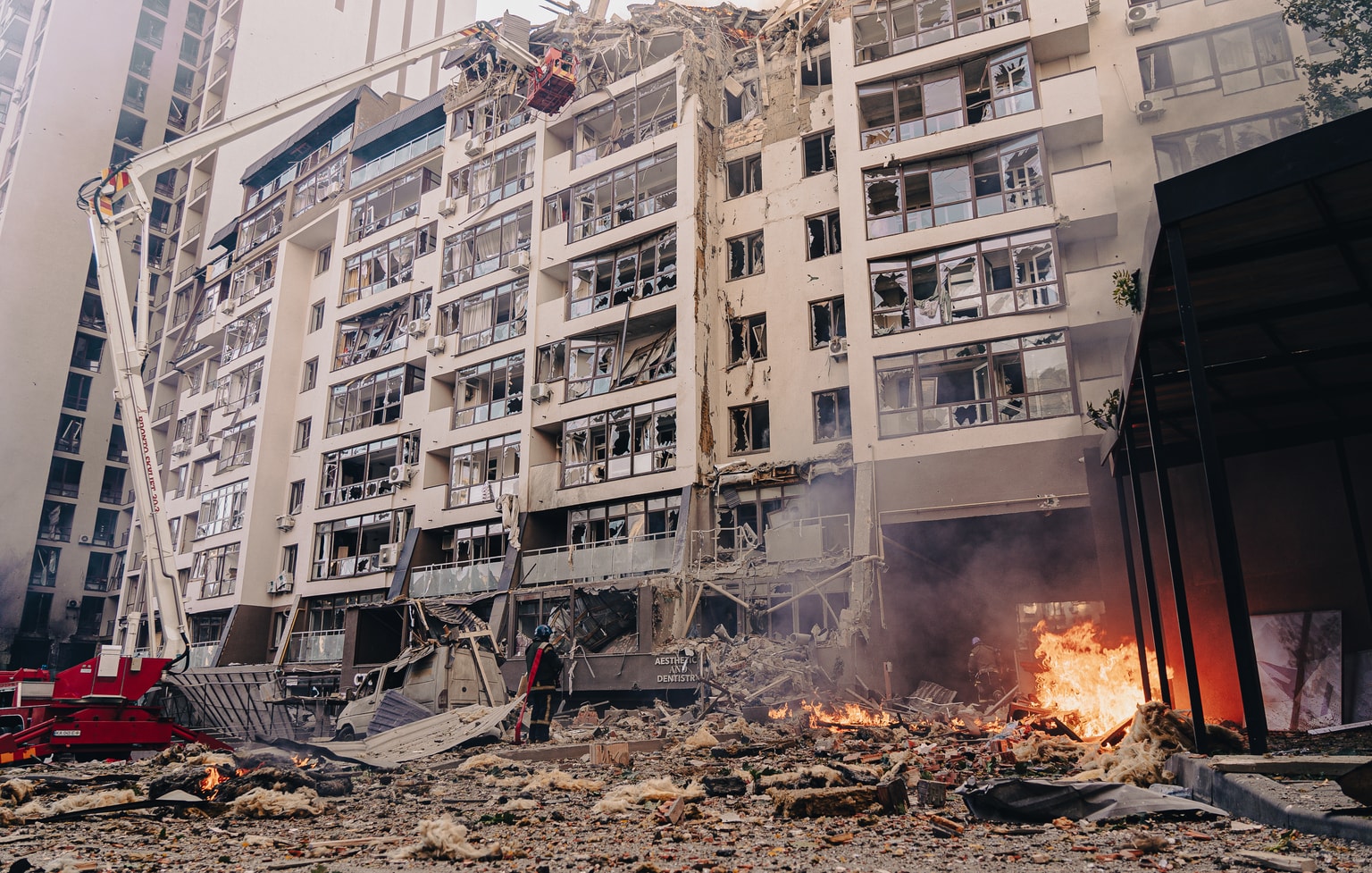 Russian missiles strike Kyiv apartment building, kindergarden (PHOTOS)