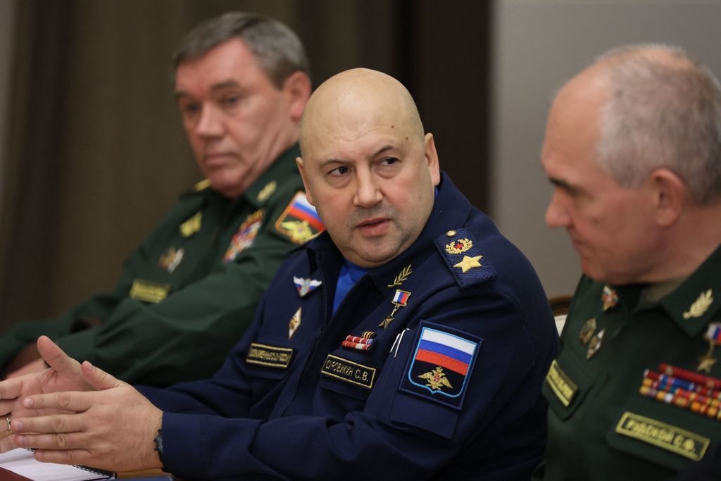 Russian military leaders urge Wagner boss to stop his 'march for justice' as Moscow beefs up security
