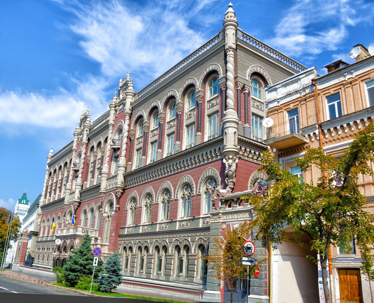 Ukraine's central bank raises key policy rate to 14.5% due to inflation
