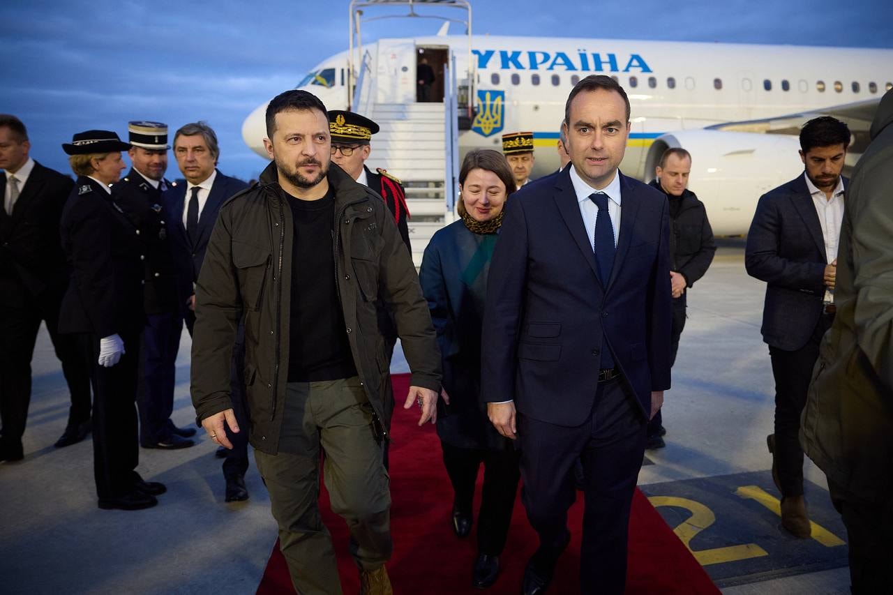 Zelensky arrives in France for talks with Macron