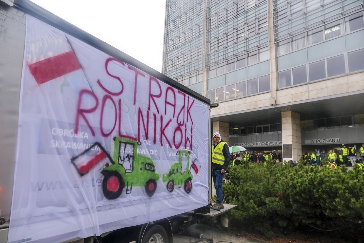 Polish farmers again block Medyka-Shehyni, 2 other crossings on Ukraine border