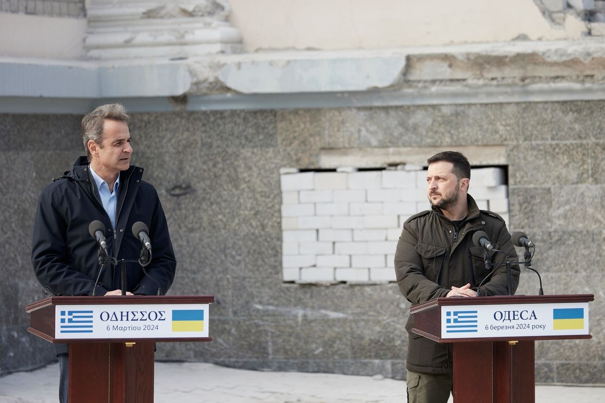 Russia attacks Odesa during Zelensky, Greek PM visit, killing 5