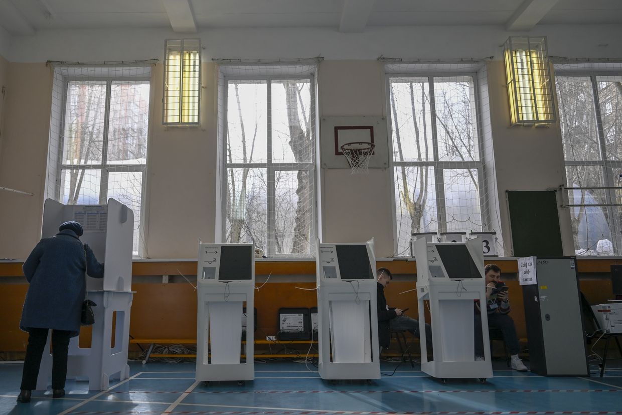Media: At least 15 criminal cases opened on first day of Russian presidential election