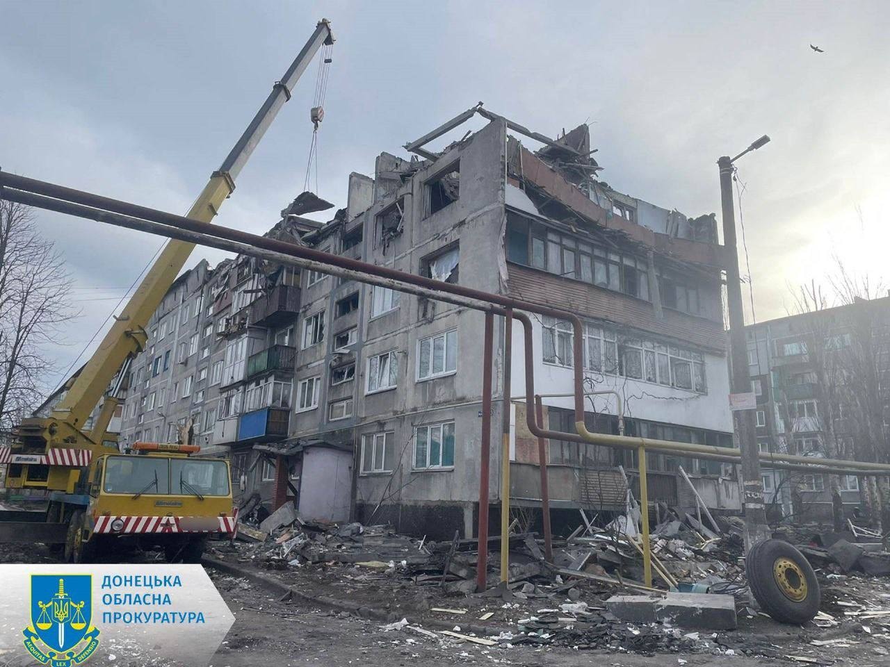Governor: Russian attack on residential building in Myrnohrad kills 2, injures 5
