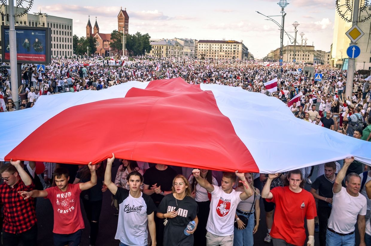 Lukashenko releases 4 political prisoners, Belarusian opposition says