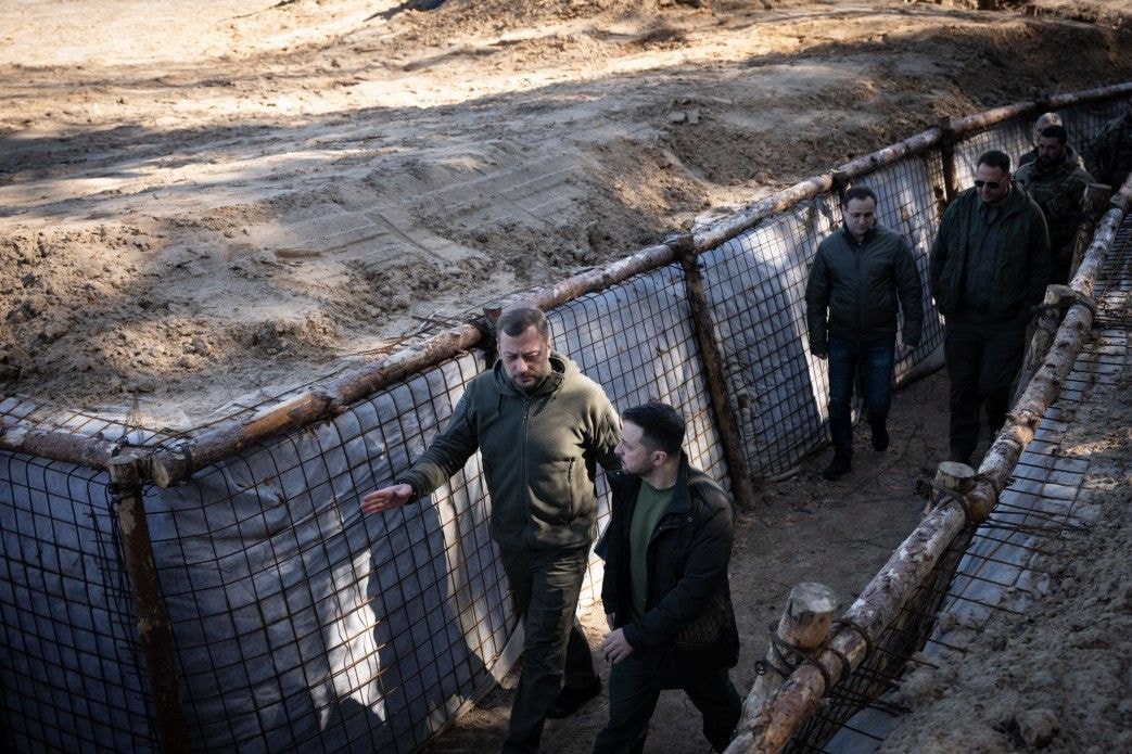 Zelensky visits Chernihiv Oblast, inspects fortifications