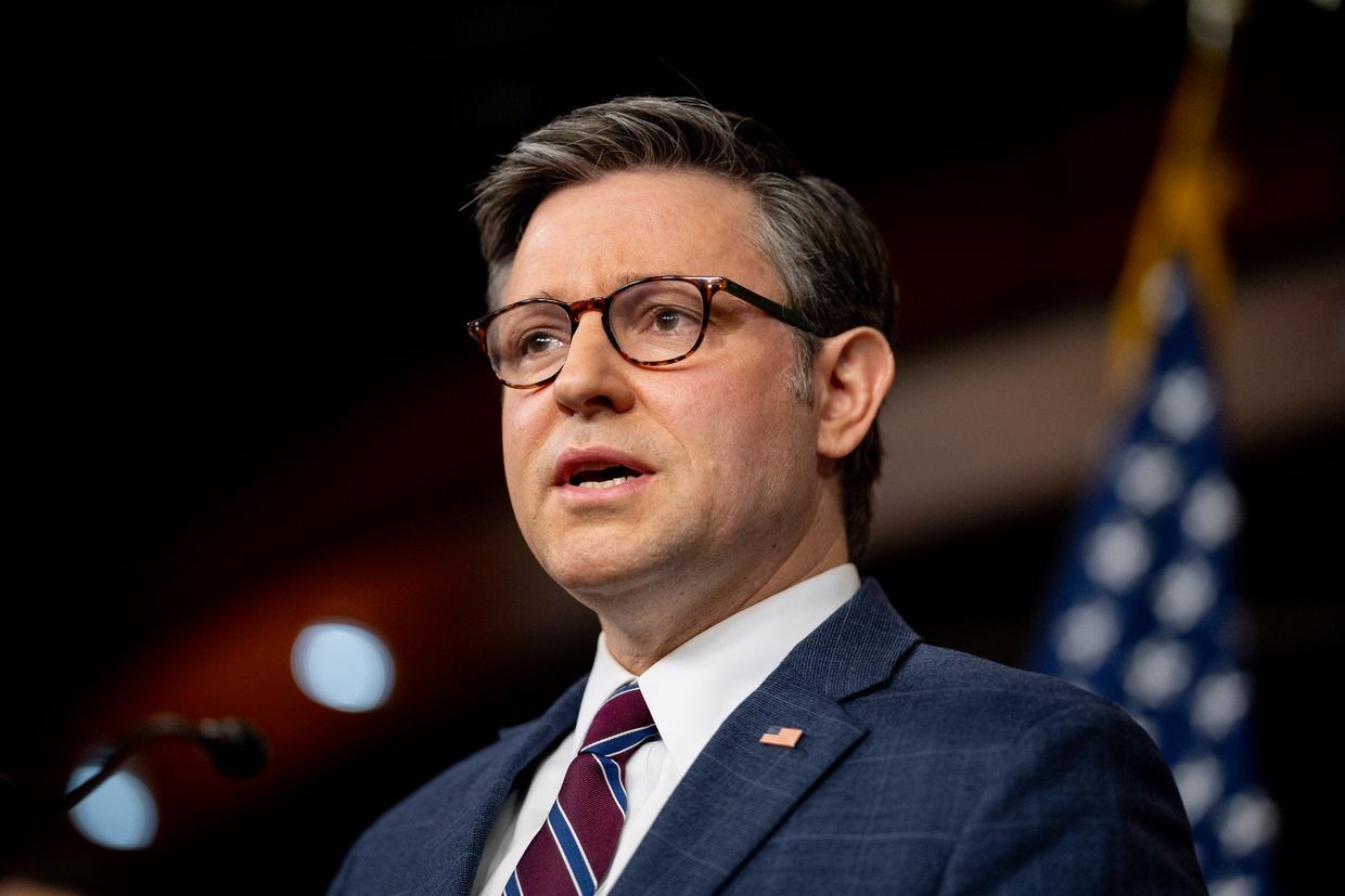 US military aid freeze to Ukraine temporary, linked to Zelensky-Trump clash, Mike Johnson says
