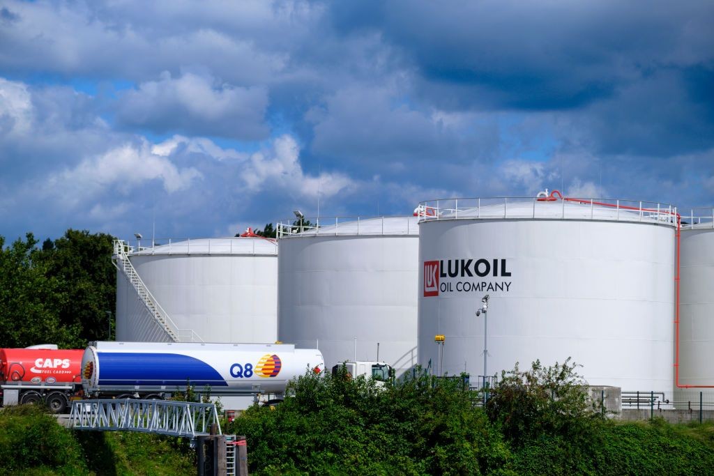 Russian oil refinery in Komi Republic catches fire, casualties reported