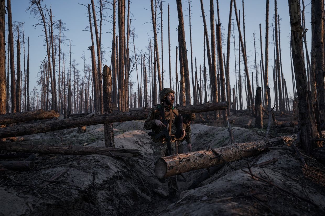 Azov reports advances in Serebryansky forest, releases video of 'nastiest weapon'