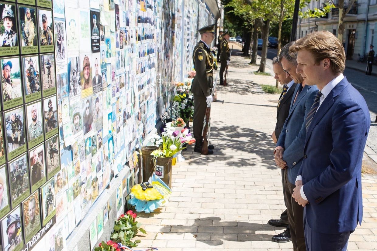 New Dutch foreign and defense ministers announce more aid during first visit to Ukraine
