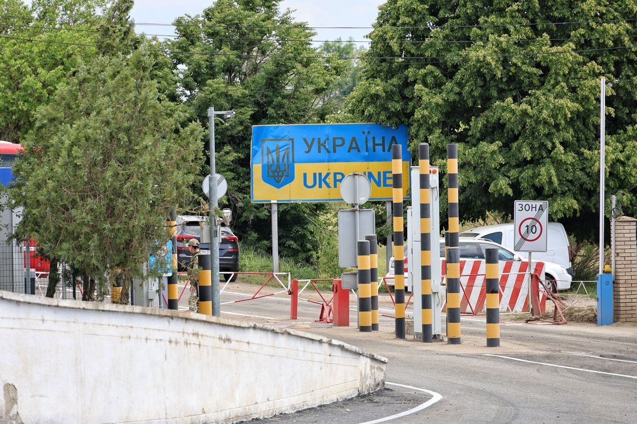Illegal border crossing attempts in Ukraine have nearly halved since last summer, Border Guard says