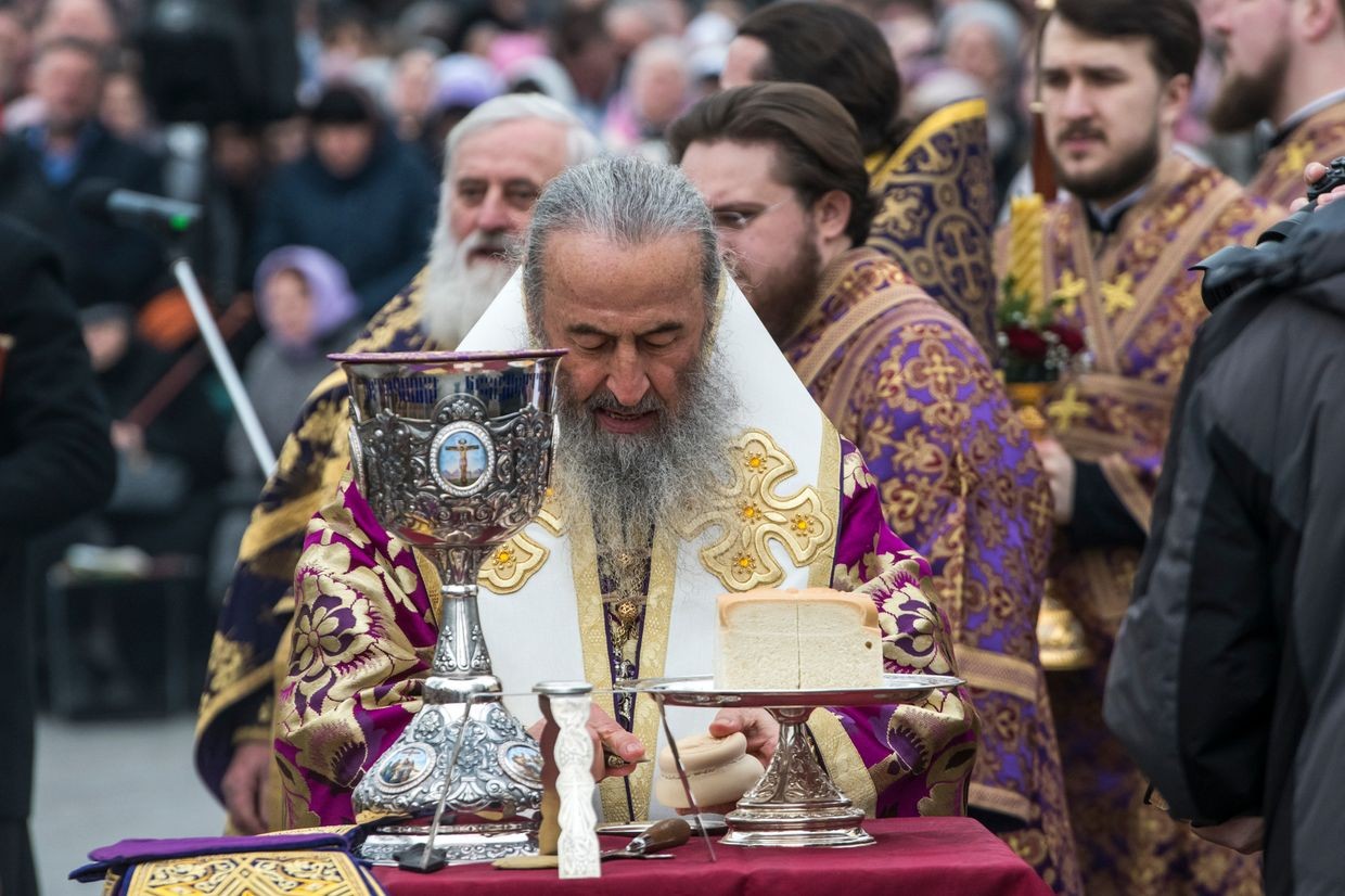 Ukraine suspends citizenship of Moscow-linked church head