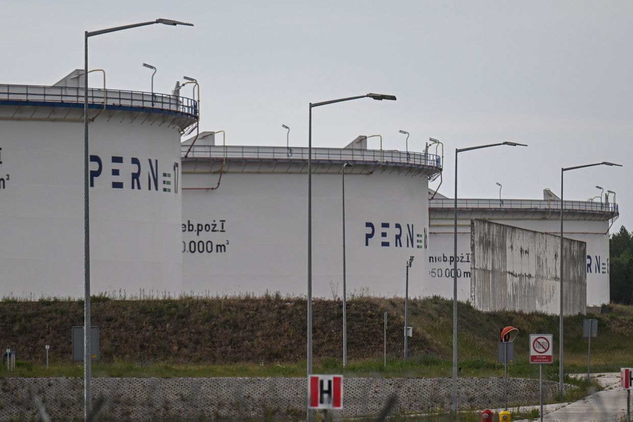 Poland shuts down Druzhba pipeline section after oil leak