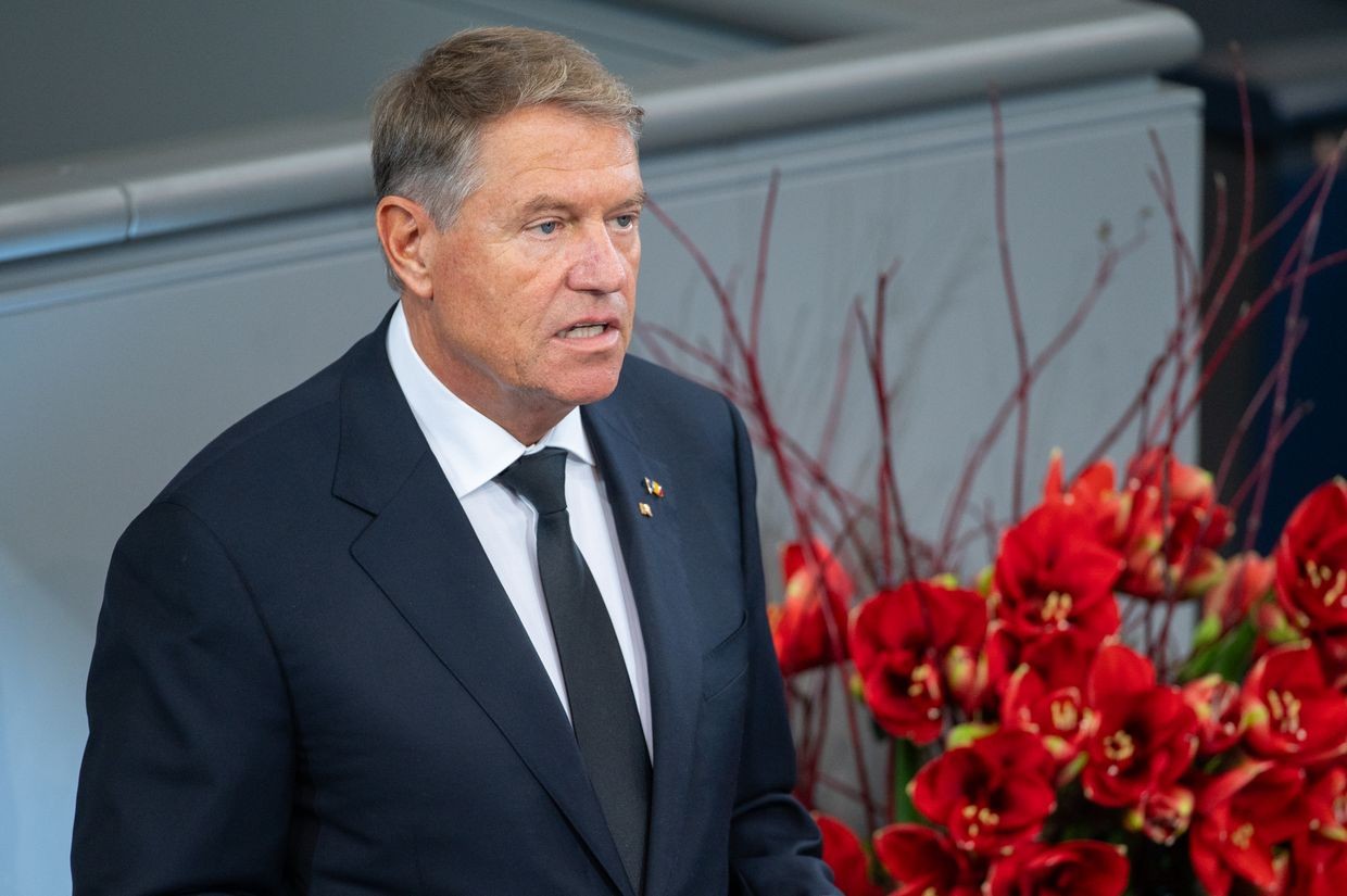 Romanian President Iohannis announces resignation to avert political crisis
