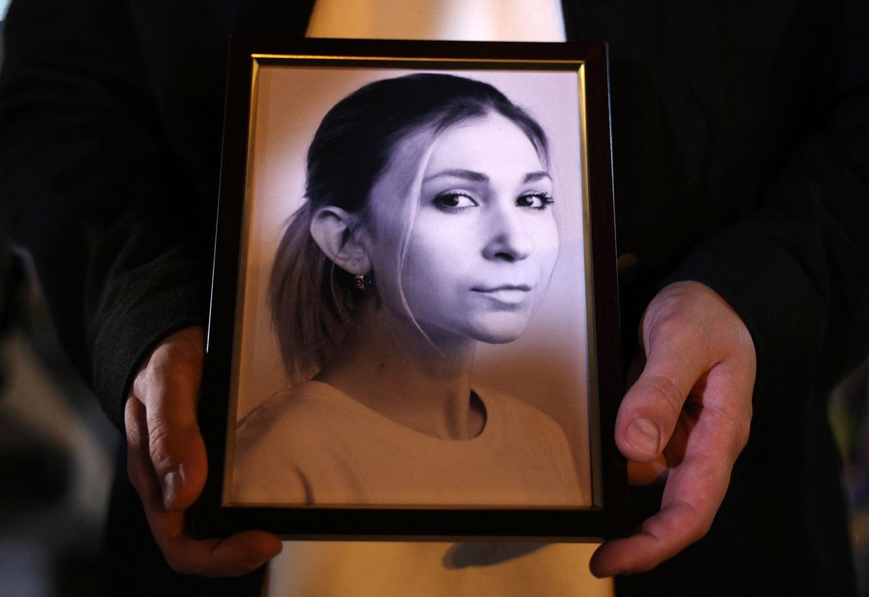 Ukraine brings back body of journalist Viktoriia Roshchyna tortured in Russian captivity, official says