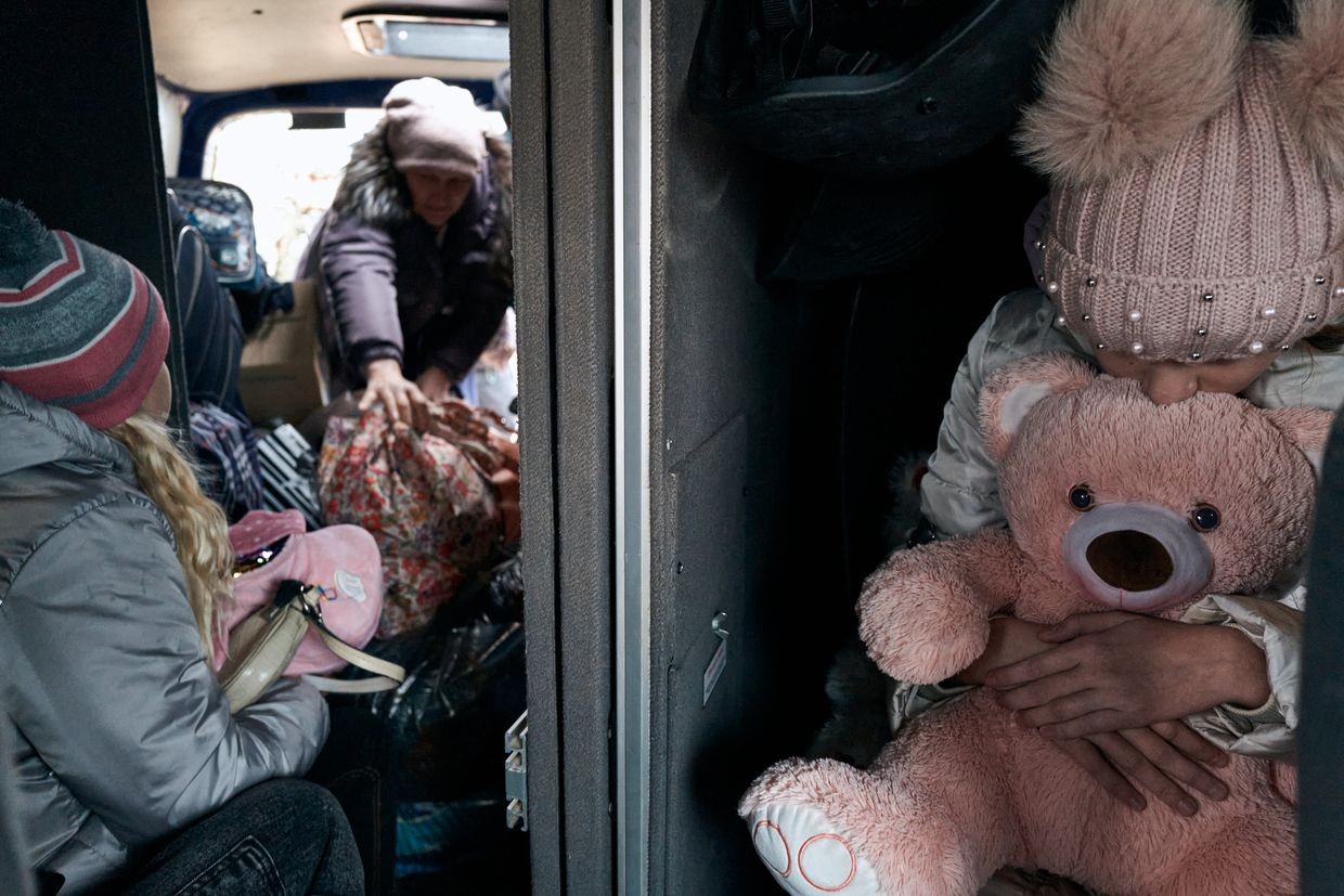 Dnipropetrovsk Oblast's eastern villages evacuating families as Russian troops close in