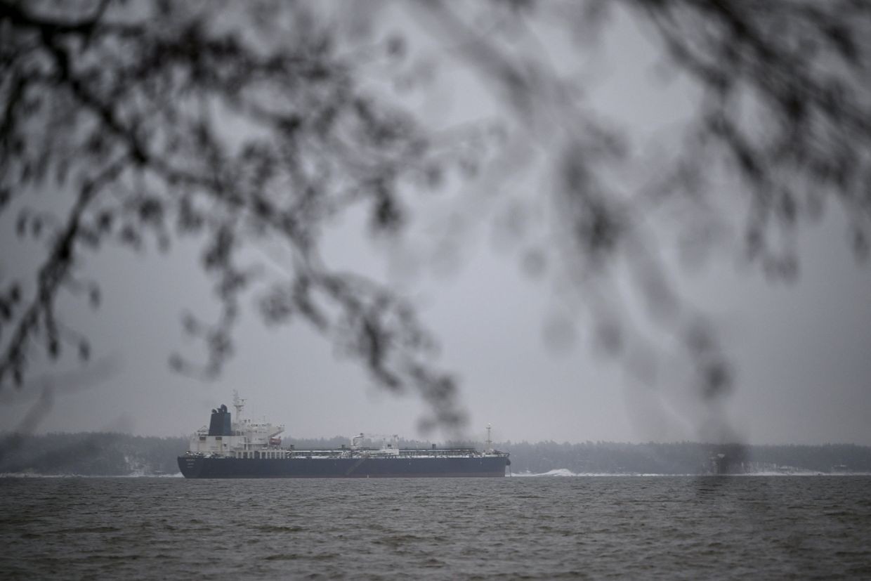 UK sanctions 135 Russian oil tankers, 2 firms linked to shadow fleet