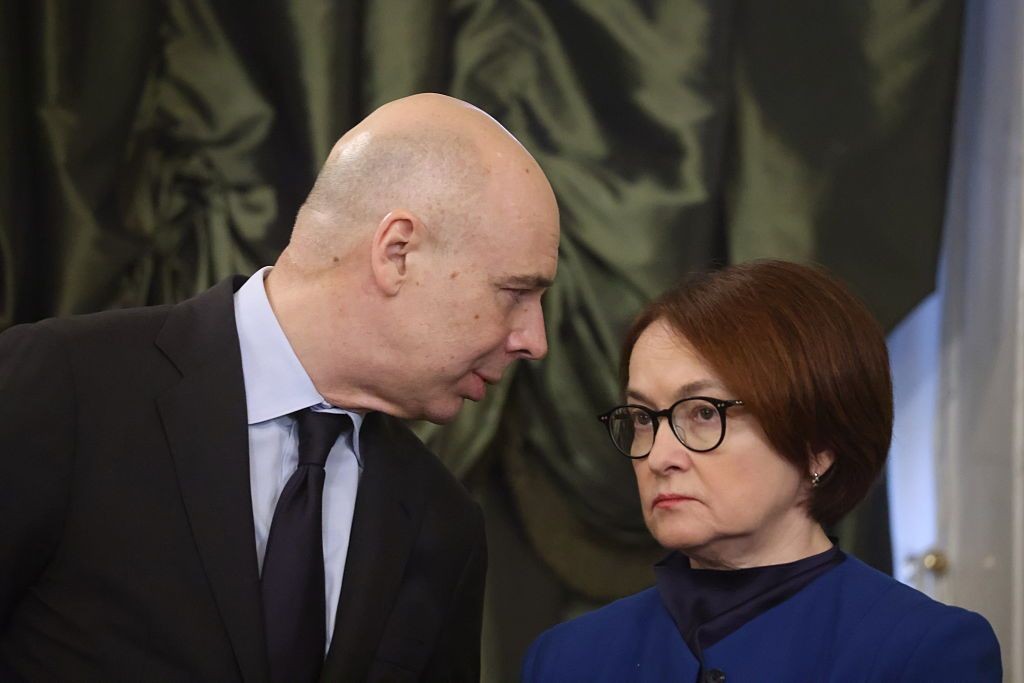 Russian Finance Minister Anton Siluanov (L) talks to Central Bank Governor Elvira Nabiullina (R)