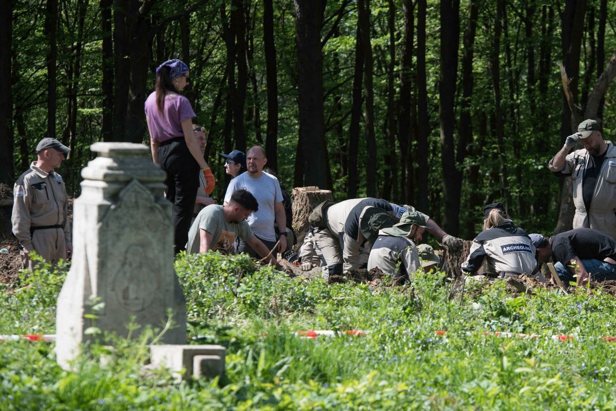 Ukraine grants Poland permission to exhume 1939 war graves in Lviv