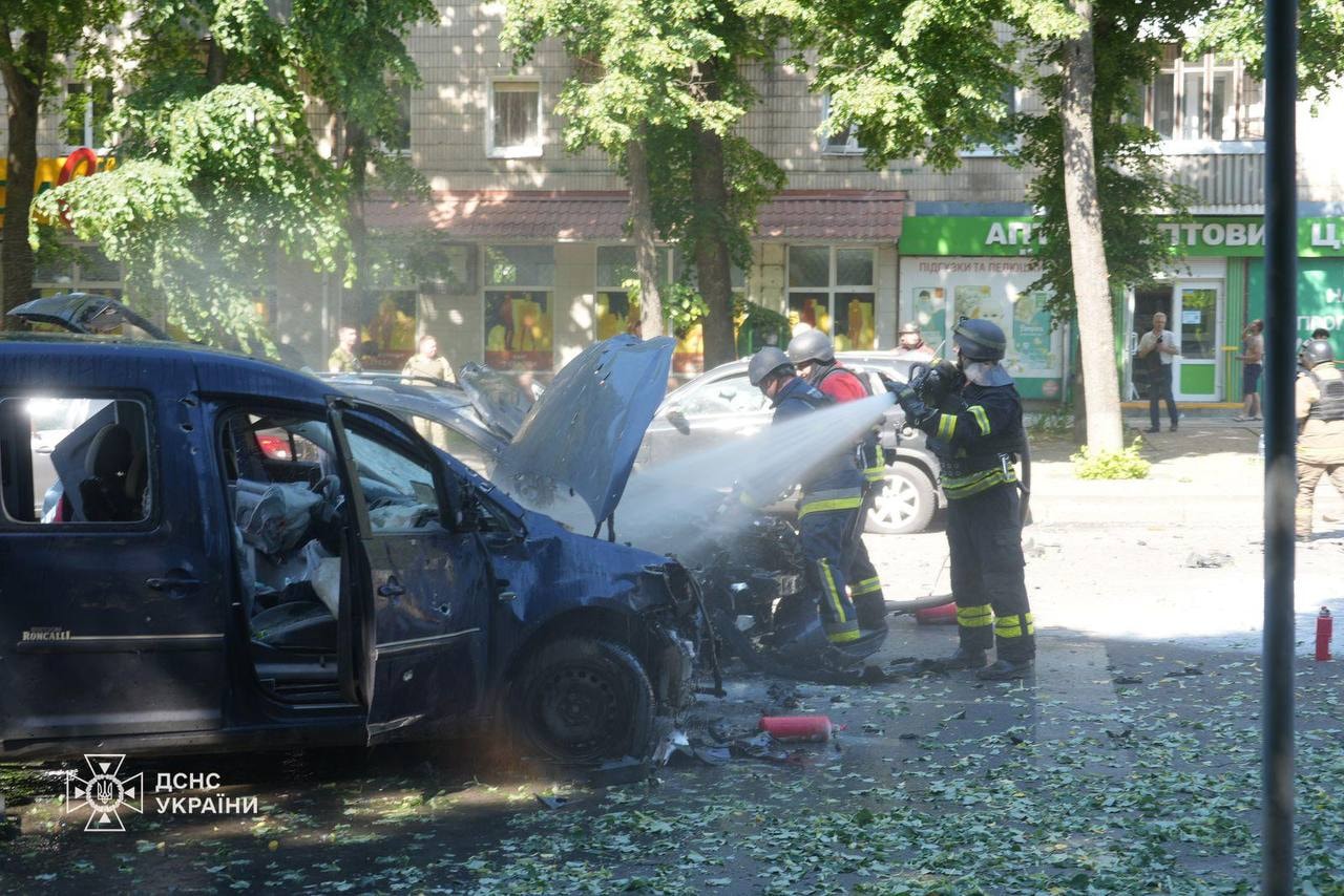 Russian strike on downtown Sumy kills at least 4, injures 28, authorities say