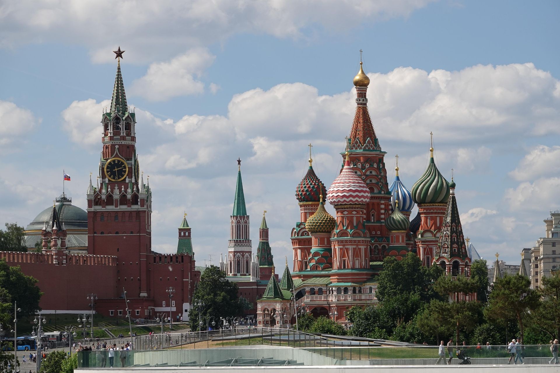 Ukrainian drones reportedly attack Moscow for second night in a row