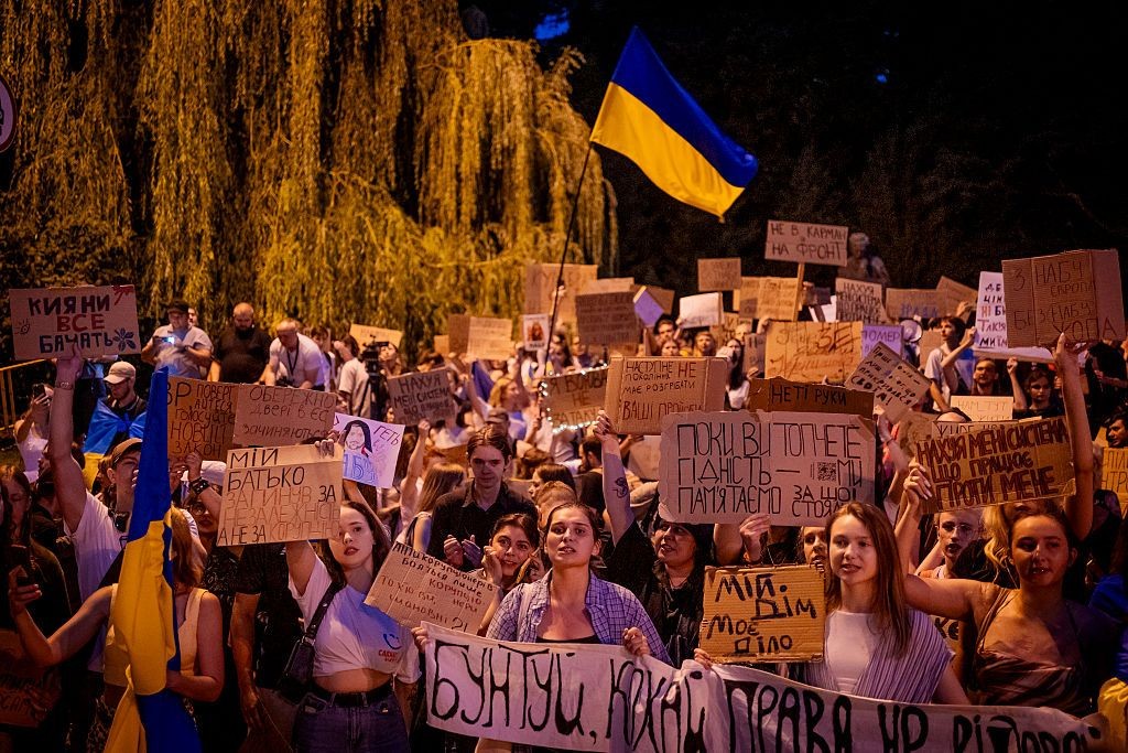 Ukrainian parliament scrambles for votes to overturn contentious anti-corruption rollback