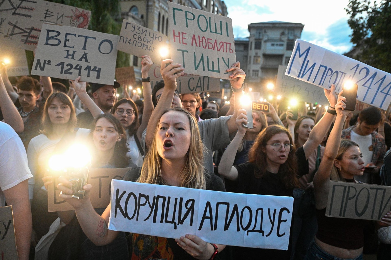 'We know how to stand up for our rights' — Ukrainians protest law threatening anti-corruption institutions