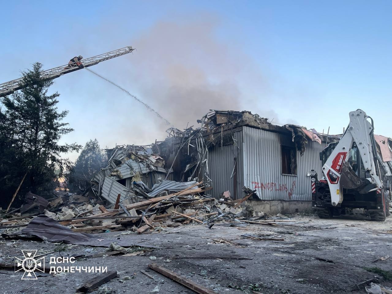 Russia drops 500-kg bomb on shopping center in Donetsk Oblast — killing 2, injuring 28