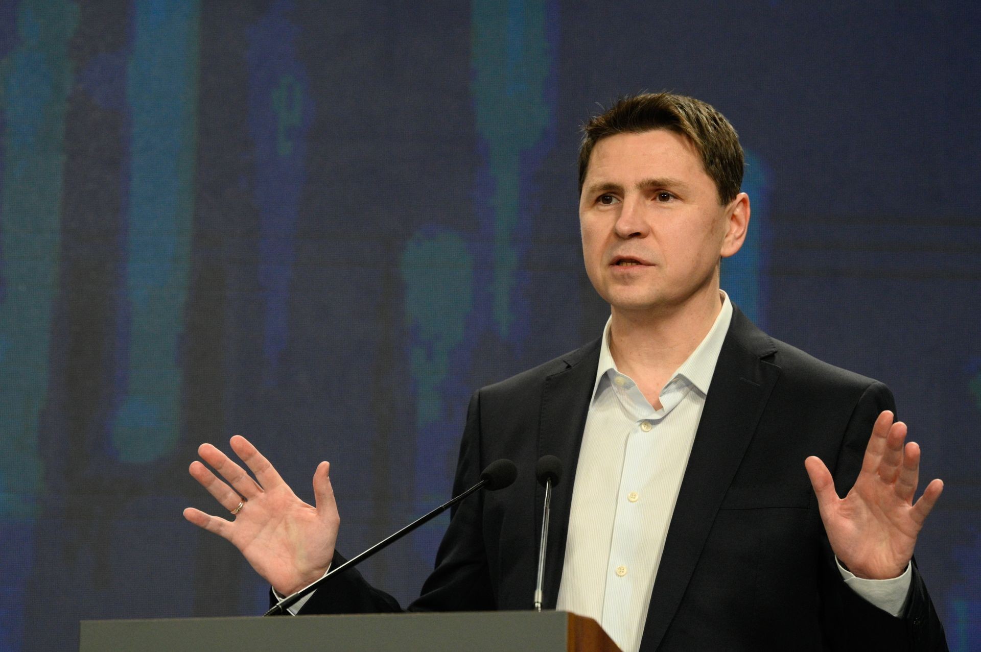 Ukraine open to discussing aerial truce with Russia, Zelensky's aide says