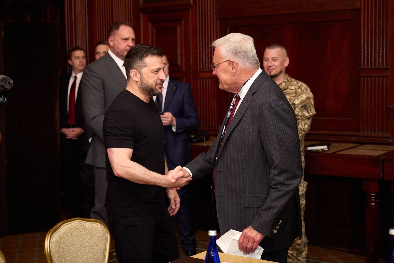 Zelensky meets US Envoy Kellogg ahead of Trump summit