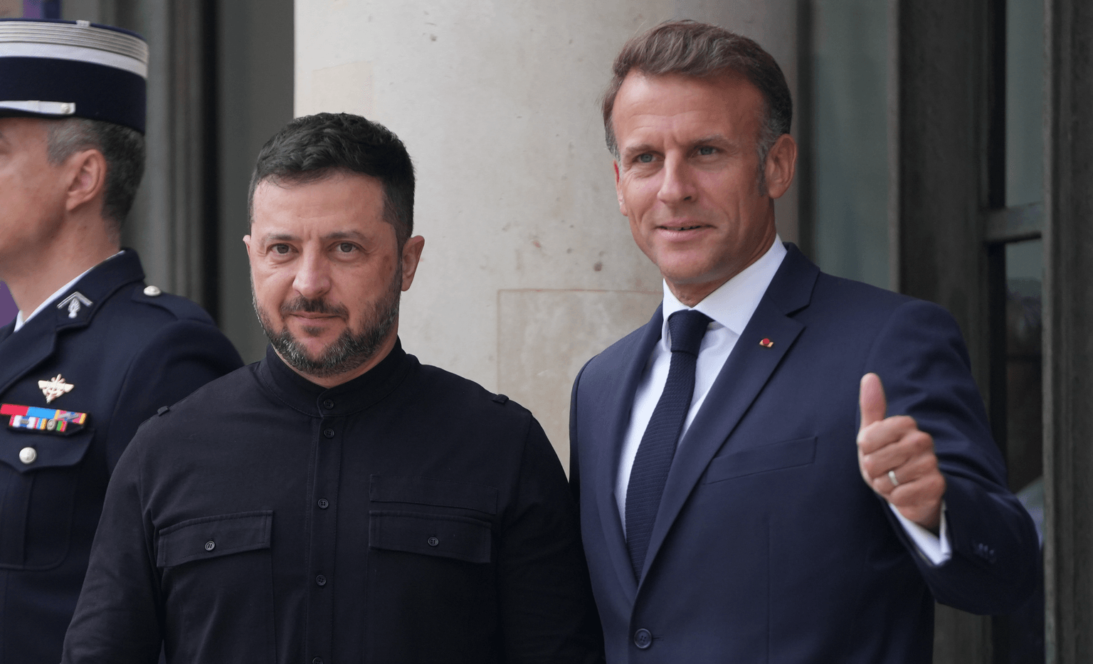 Emmanuel Macron (R) and President Volodymyr Zelensky (L) at the Élysée Palace in Paris, France, on Sept. 4, 2025.