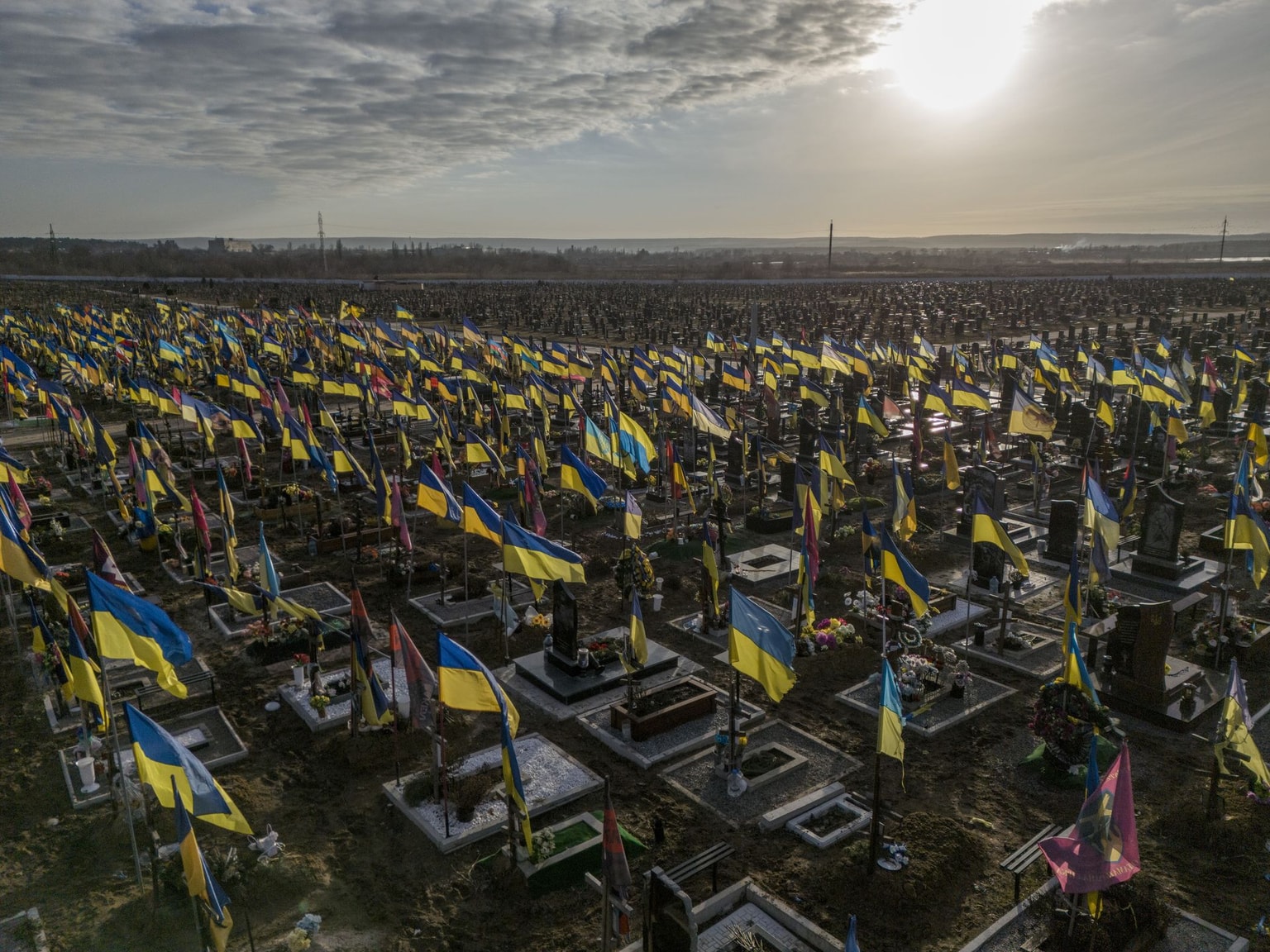 Ukraine investigating execution of 322 POWs by Russia, prosecutors say