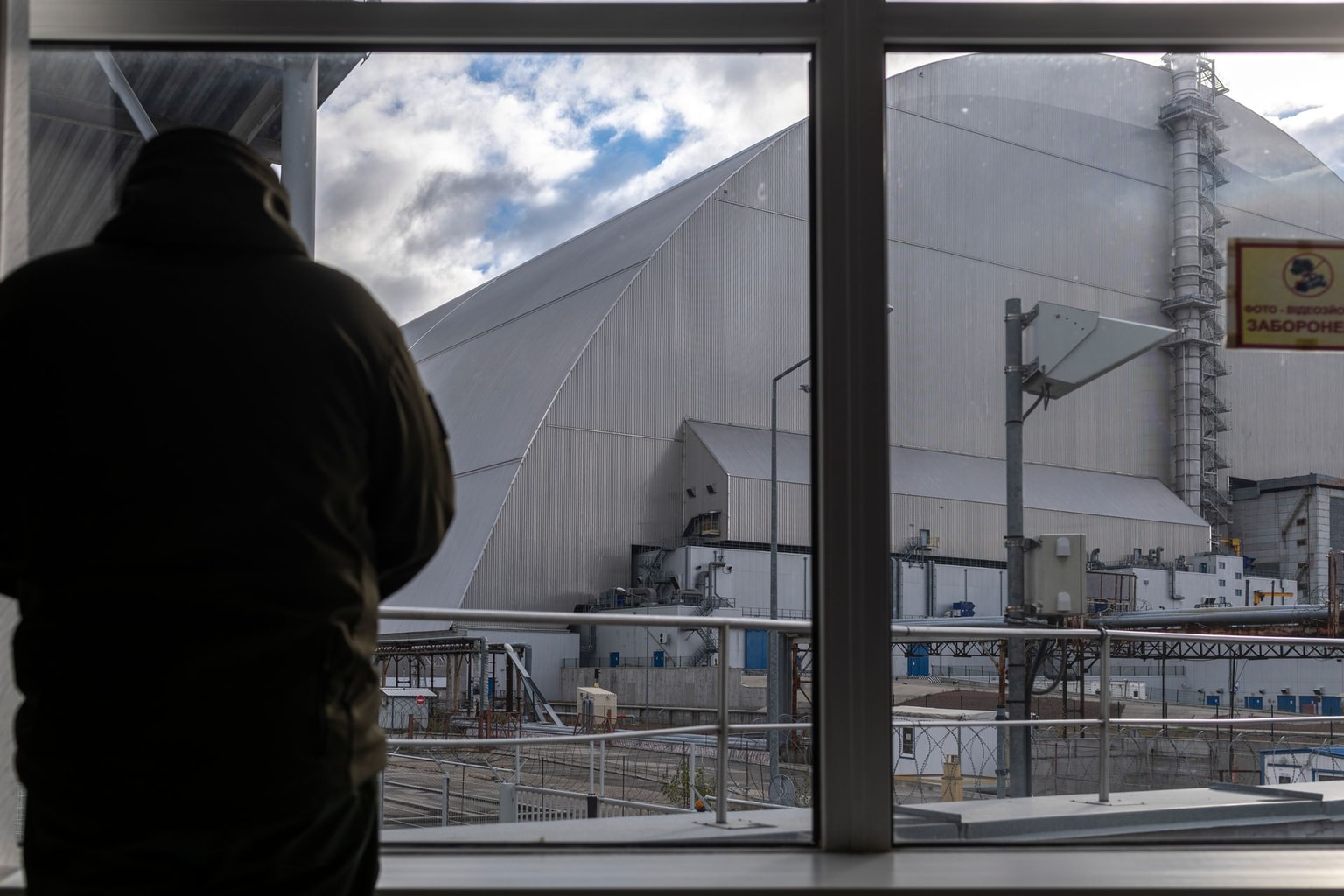 Ukraine war latest: Chornobyl Nuclear Plant loses power after Russian attack on nearby town, Kyiv says