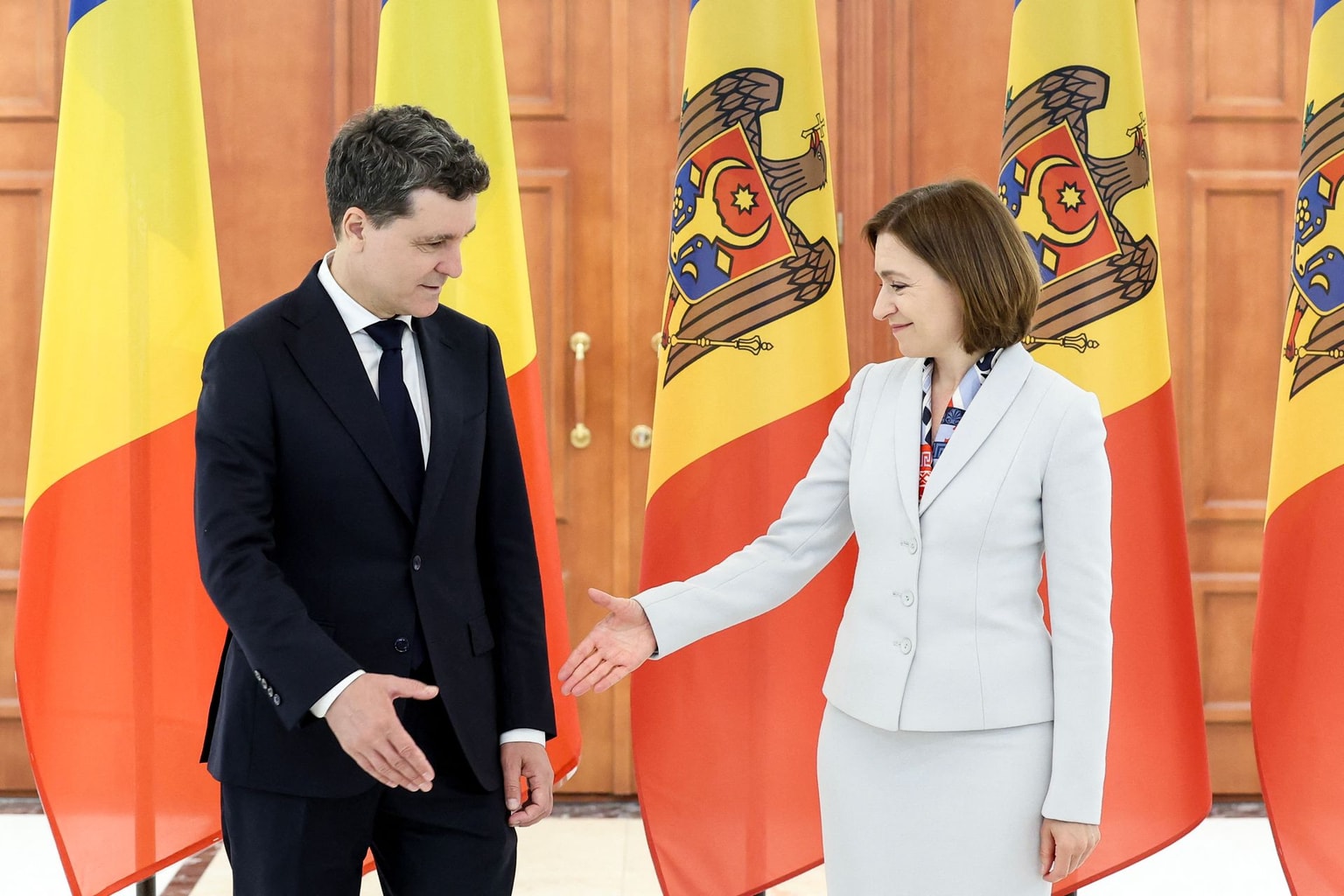 Moldovan President Maia Sandu (R) and Romanian President Nicușor Dan (L) in Chișinău, Moldova, on June 10, 2025. 