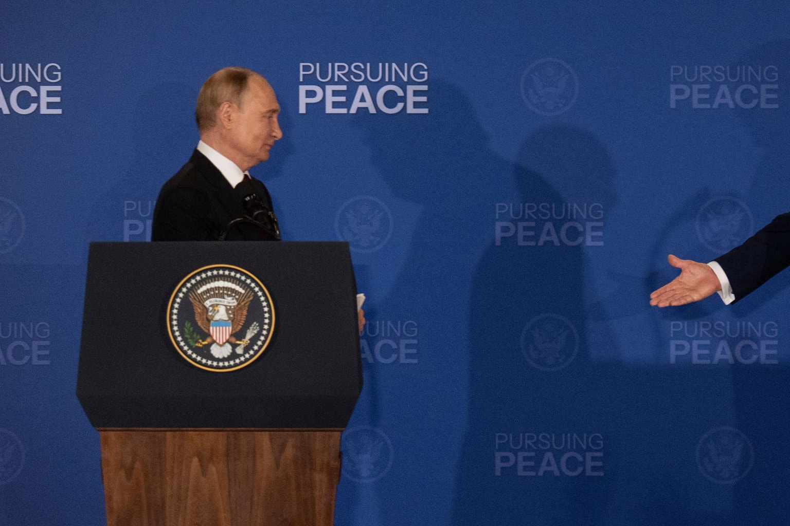 Ukraine fears US will again push a deal giving Russia 'a lot' and Kyiv nothing